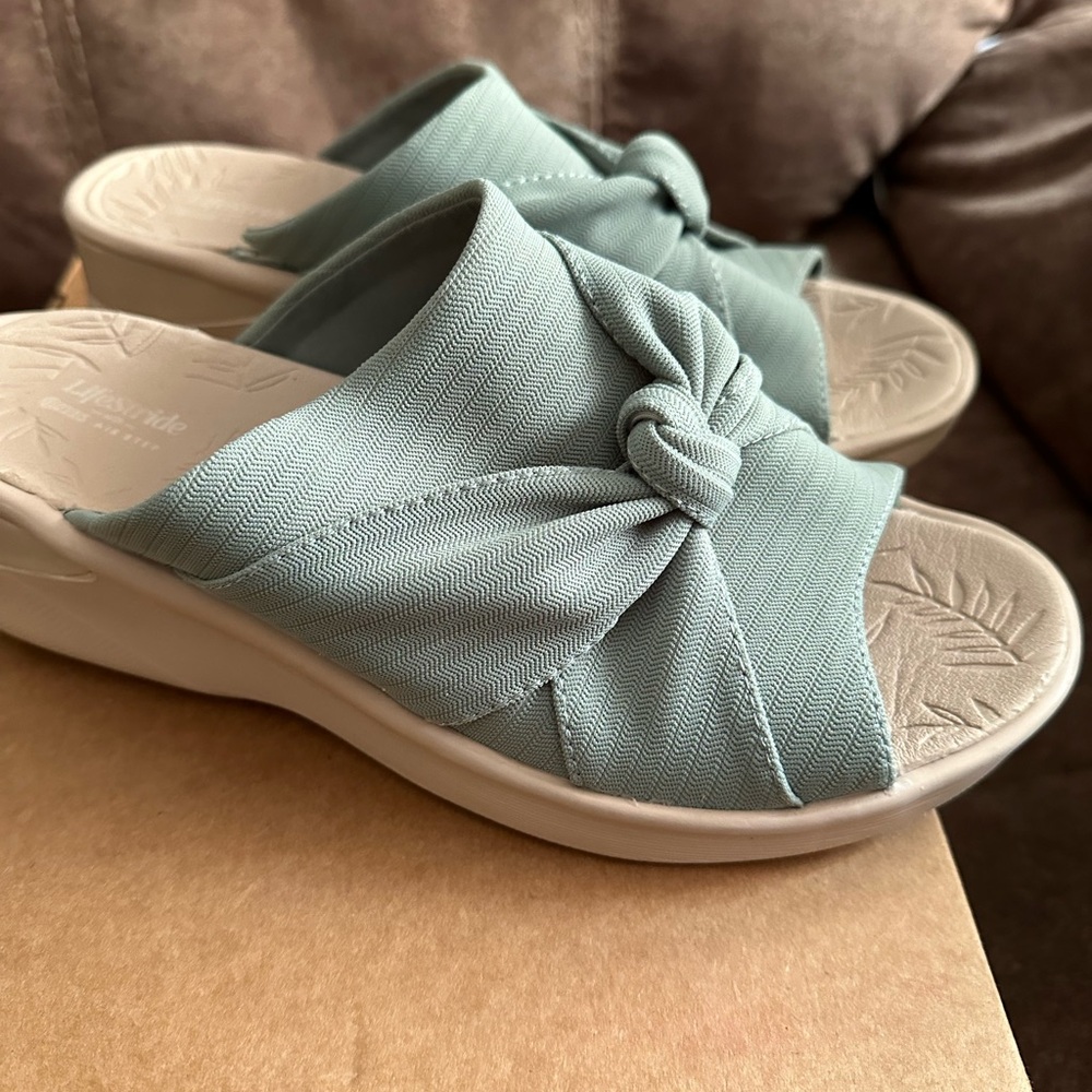 Bzees Women's Sandals in Light Green - Size 10 Medium